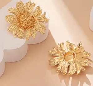 Vintage Blooming Large Sunflower Earrings thumbnail 2
