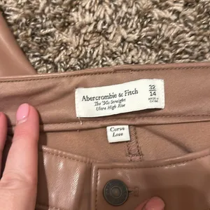Abercrombie & Fitch Faux Leather Straight Pants 32 thumbnail 4