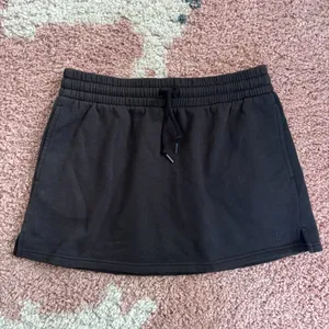 PINK Victoria's Secret High Waisted Fleece Skirt Black Mini Size Medium Beach EUC thumbnail 2