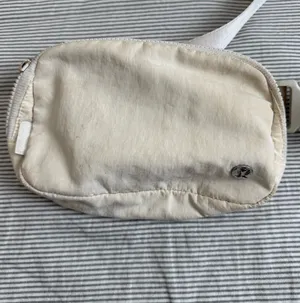 Lululemon Everywhere Belt Bag thumbnail 2
