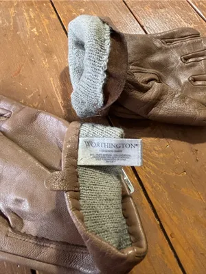 Worthington Classic Brown Leather Gloves with Buckle Detail thumbnail 2