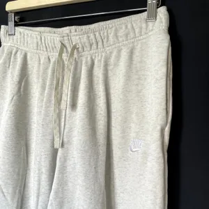 Nike cream white sweatpants pockets drawstring waist women's size medium pockets thumbnail 2