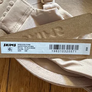 SKIMS| Wireless Form Push Up Bra thumbnail 4