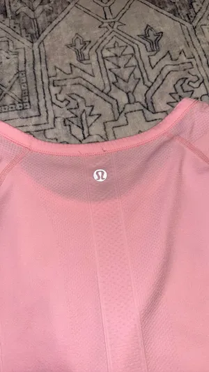 Lululemon size 4 shirt  thumbnail 3