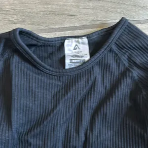 Lilias active long sleeve top Black thumbnail 2