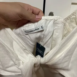 Abercrombie White Puff Sleeve Tie-Front Crop Top thumbnail 4