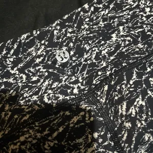 Lululemon Black White Pattern High Rise Leggings 4 Yoga Running Workout Pants thumbnail 3