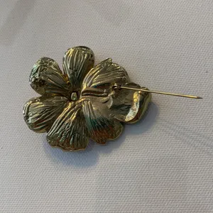 Brooch pin thumbnail 2