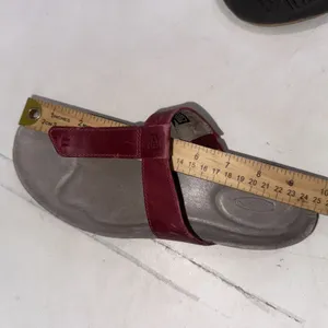 KEEN Dauntless Posted Burgundy Leather Slip On Thong Flip Flop Sandals Women 8.5 thumbnail 10