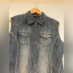 Wrangler Women’s Blue Denim Snap Vest – Size M Western Stud Detail Y2K‎ Style thumbnail 3