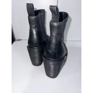 Dr. Martens Chelsea Boots Womens Size 8 Magdalena Black Leather Ankle Zip Heeled thumbnail 3
