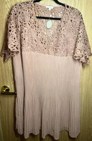 Oddy Size 1XL 100% Polyester Mauve Pink Short Bell Sleeve Dress NWT thumbnail 1