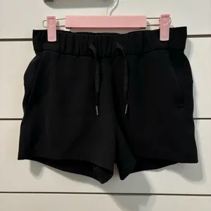 Lululemon On The Fly Short 2.5" thumbnail 3