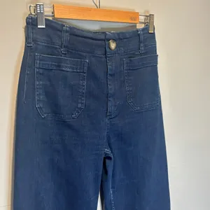 Anthropologie Maeve the Colette Dark Wash Wide Leg Cropped Jeans - size 28 thumbnail 3