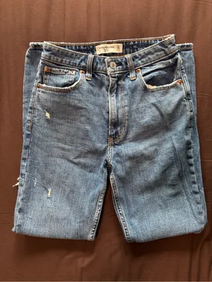 Abercrombie & Fitch Light Blue Boyfriend Jeans with Knee Rip thumbnail 4
