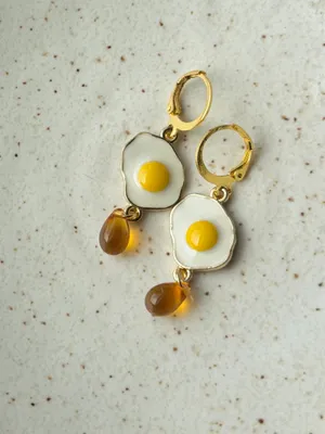 Handmade kawaii funky sunny side up eggs & amber color teardrop glass beads dangle earrings🍳💛 thumbnail 5