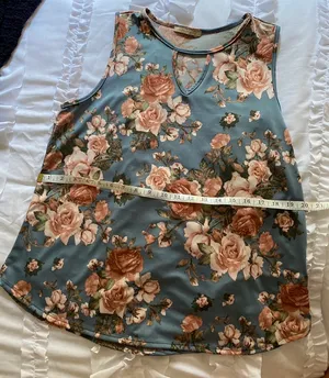 Coco’s Clozet Tank Top thumbnail 4