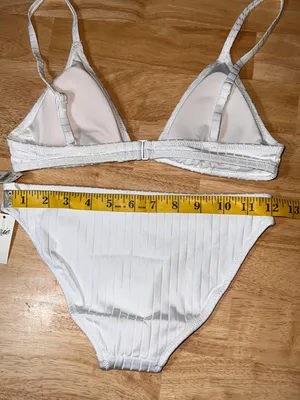 Aerie XS Women’s 2 Piece Bikini Swimsuit In White BNWTS thumbnail 4