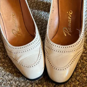 Vintage White / Cream Heels Pumps with Classic Design thumbnail 6