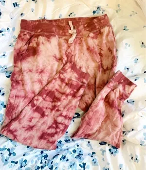 Stay stylish and comfortable with these pink tie-dye jogger pants thumbnail 2