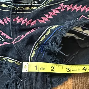POOL JEANS Colors Black Jean Shorts Multicolor Embroidery Boho Festival Size 8 thumbnail 11
