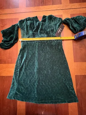 Lulus NWT Velvet Green Off the Shoulder Mini Dress Size XS thumbnail 9