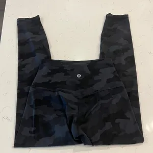Lululemon Align Pant 25" Leggings in Black Camo size 4 thumbnail 4