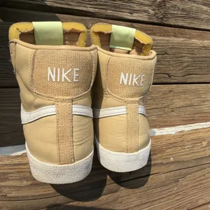 Nike Blazer Mid ‘77 Sesame Barely Volt Women’s US 9 Leather Sneakers DD9679-200 thumbnail 5