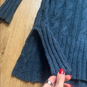 Free People Deep Blue Cable Knit Oversized‎ Sweater thumbnail 4