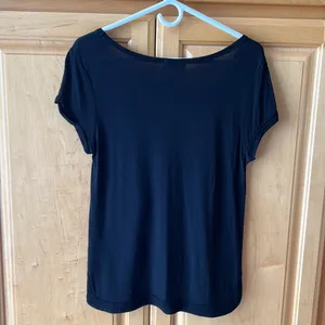 Gap Women’s Short Sleeve Black Tee thumbnail 5
