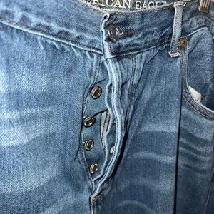 American Eagle Hi-Rise Girlfriend Distressed Jeans size 16 thumbnail 3