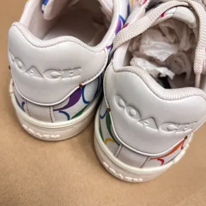 coach Clip Low Top Sneaker In Rainbow Signature Canvas CI898 FOR MEN thumbnail 3