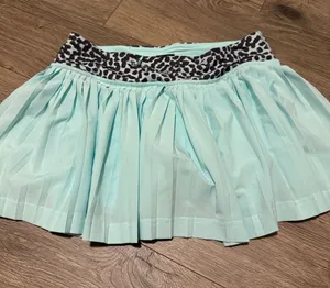 Lululemon Pleated Mint Skort with Leopard Waistband size 6 thumbnail 1