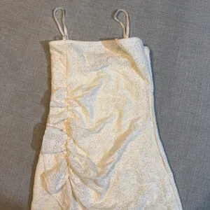 White Lace Ruched Mini Dress‎ Size Large Cream Asymmetrical Ruffle Hanky Hem thumbnail 3