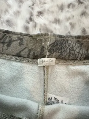 Brandy Melville Camo Sweatshorts thumbnail 5