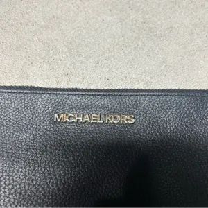 MICHAEL KORS Jet Set Black Large Zip Logo Pouch Clutch Luxury Pebbled Leather thumbnail 2