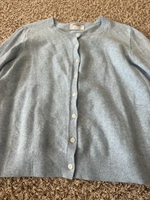 Old navy sweater  thumbnail 3