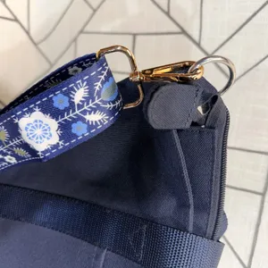 Lo & Sons Catalina Deluxe Tote Navy Blue Canvas Travel Weekend Bag READ thumbnail 13