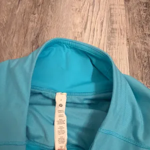 Lululemon blue speed up shorts size 2 thumbnail 4