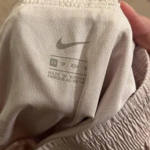‎Nike xs pink shorts thumbnail 5
