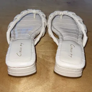 Circus NY By Sam Edelman Womens Croc Embossed Jacinda Flipflop Sandal Ivory Sz 7 thumbnail 4