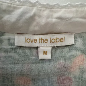 Love The Label Mini Dress Medium White Floral Embroidered Flutter Sleeve‎ Boho thumbnail 7