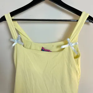 EDIKTED Lola Bow Rib Tank in Yellow Size X-Small thumbnail 4