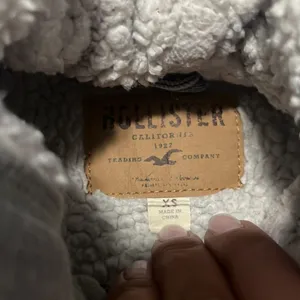 Hollister - Jean Vest over Gray Hoodie - XS thumbnail 4