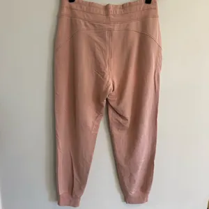 Athleta Dusty Rose Drawstring Joggers Women’s Size Medium thumbnail 2