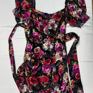 Alice and Olivia‎ Midnight Rose Floral Puff Sleeve With Lining- Size 6. thumbnail 6