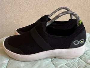 OOFOS Oomg Black Shoes Womens size 6 thumbnail 1