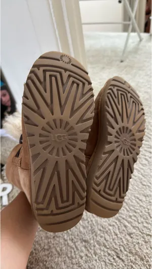 UGG Boots thumbnail 2