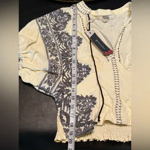 Gimmicks by BKE Cream Puff Sleeve Embellished Blouse size M NWT thumbnail 12
