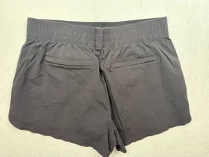 Athleta Women's Mod Trekkie Shorts 291730 Black Stretch Ripstop Zip Pockets Sz 8 thumbnail 1